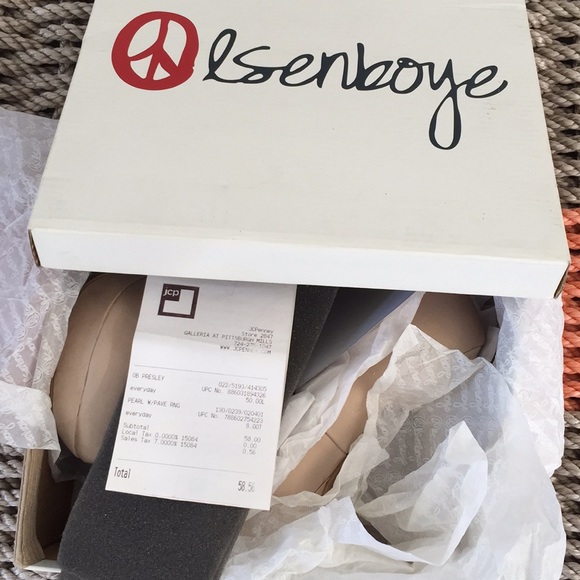 Heels by lsenboye NWT size 6.5 - Picture 6 of 8